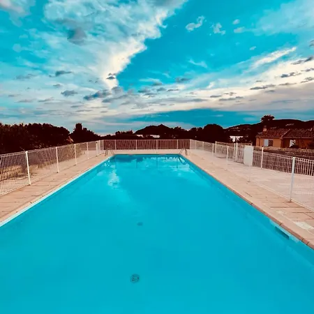 Spacieux 2 Pieces Pour 4 Personnes Avec 2 Piscines Ref Z64 Saint-Raphaël